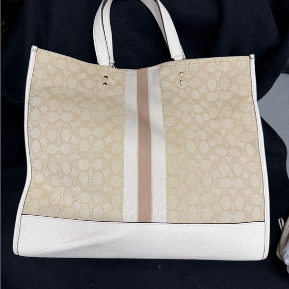 Coach City Tote with matching Coach Accordian Zip Wallet/Wristlet - Picture 14 of 15